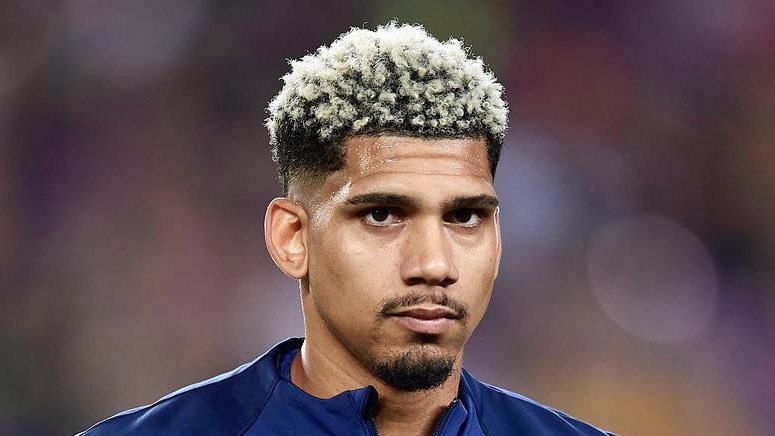 BlazquezFont's tweet photo. 🗣️Ronald Araujo: “Se dice que no soy de la Masia, pero yo me considero parte de ella. No estuve tanto como otros, pero el Barça me cambió la vida. Aprendí de la filosofía y pasar tanto tiempo allí me ayudó muchísimo”. #FCBarcelona https://t.co/LAeJyq7xFT