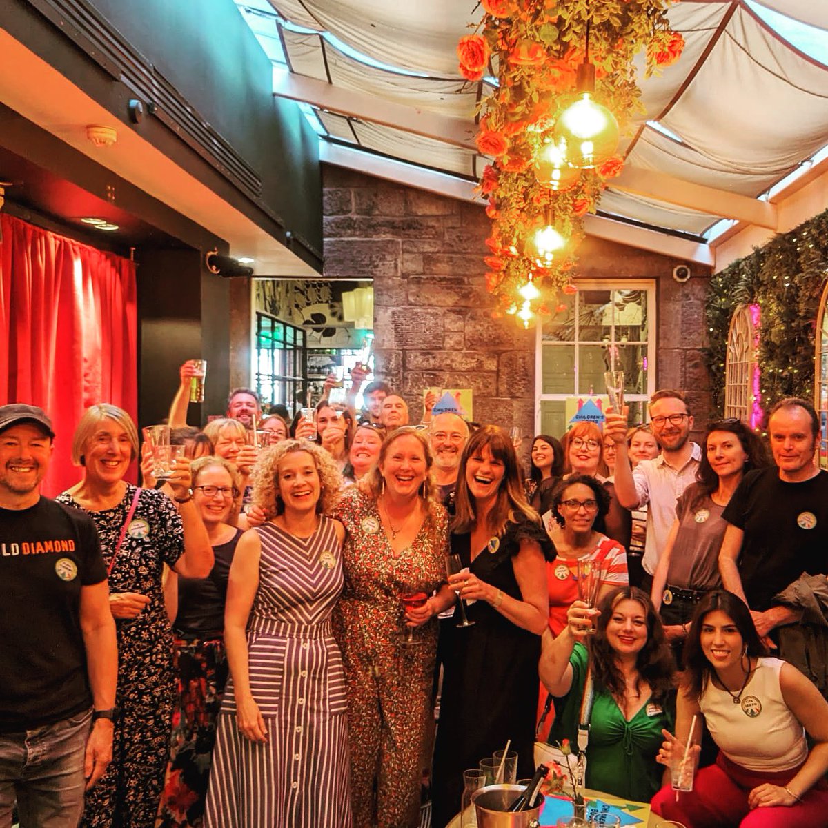 We finally made it to Edinburgh and it was a blast! Thanks to everyone who travelled far and wide to join the @books_north summer social. We loved meeting you all in person. ❤️