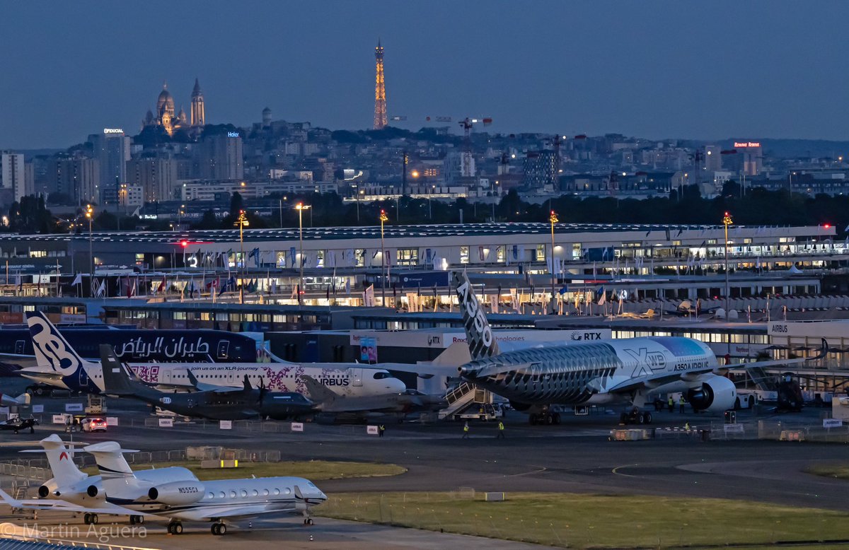Good night, Paris!

#ParisAirShow #TeamAirbus #A350 #A321neo #Paris