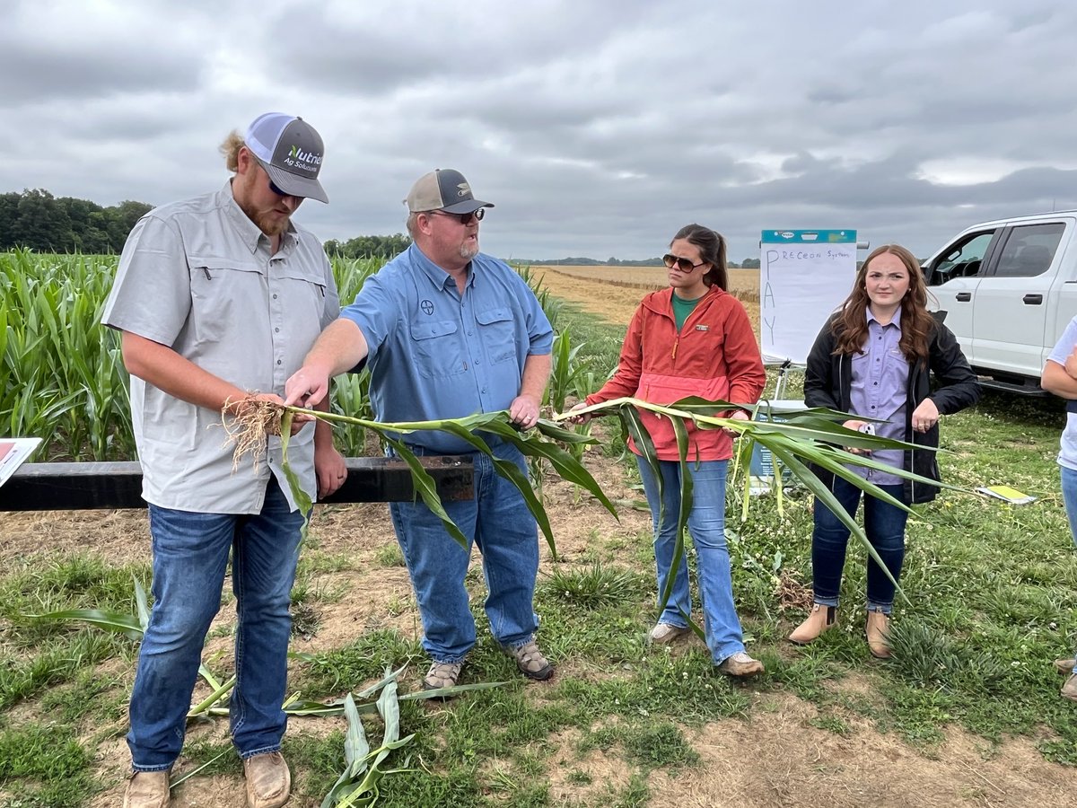 Awesome day for teaching at Hopkinsville KY today. Learning mid season agronomy, nutrition tips, nematode sample and growth staging ⁦<a href="/DynaGroSeed/">Dyna-Gro Seed</a>⁩ ⁦<a href="/growloveland/">Loveland Products</a>⁩