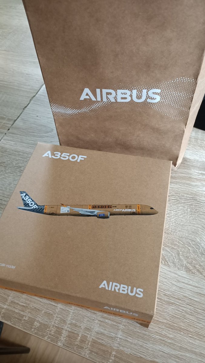 Thanks for the gift @Airbus and @anthrsdo ! #A350F #PAS2023 #SIAE2023