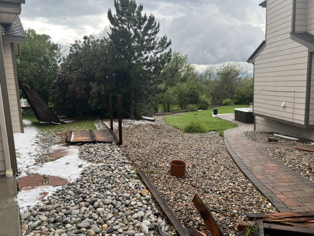 The neighbors chimney is out in the road. The fence separating my yard from theirs is…couldn’t tell you.

#cowx #tornado #HighlandsRanch