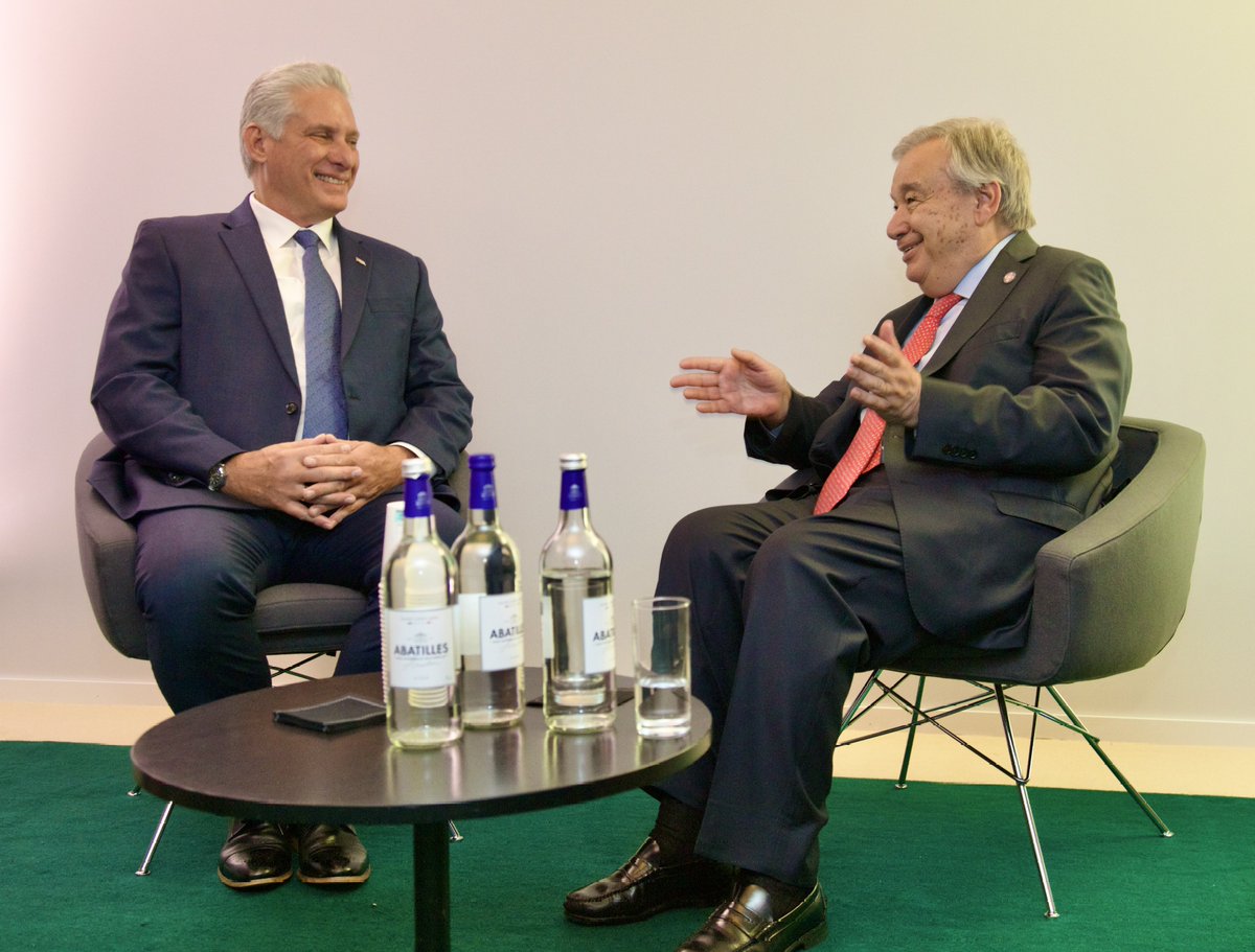BrunoRguezP's tweet photo. En cordial encuentro con @antonioguterres, sec. gral. @UN, el Pdte @DiazCanelB reiteró compromiso de #Cuba en defensa del multilateralismo y Carta ONU, y en la promoción de la paz y seguridad internacionales. Abordaron severo impacto del bloqueo económico en la población cubana. https://t.co/NLYWFAfIt9