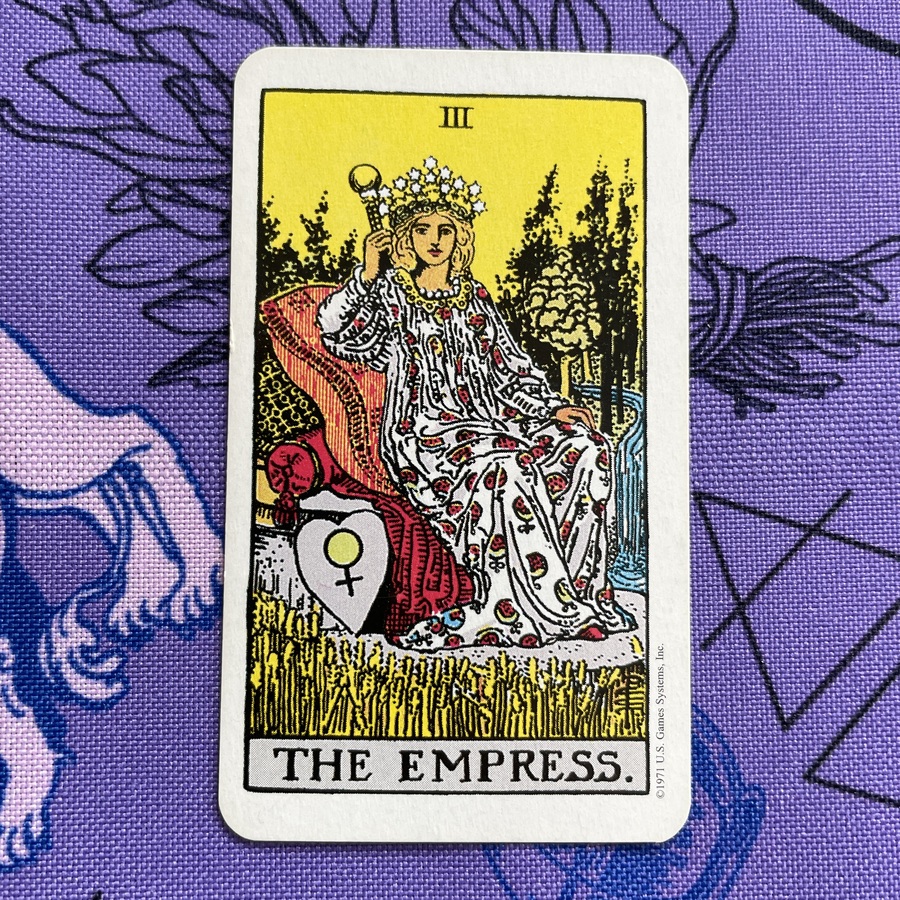 @daatdarling The Empress reminds us to nurture ourselves first. Only then can we truly empathize with others without losing ourselves. #tarotwisdom