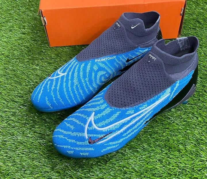 nike phantom laceless boots