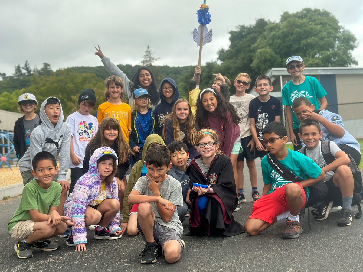 Drumroll, confetti, and cheers for our incredible spirit stick winners of the day! Great job Ms. Gabby, your group nailed it! 🎉 #USDlearns #USDcamp