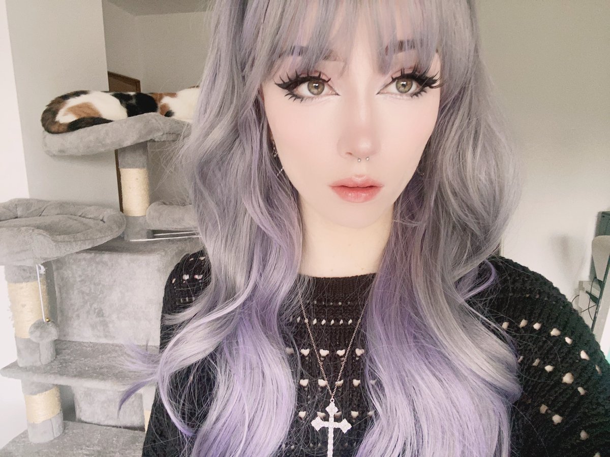 HiyoriiHime's tweet photo. What hair colours and styles would you wanna see me in?
#egirl #egirlstyle #egirlmakeup #altgirl #goth #gothgirl #alternativegirl #wig #haircolours #makeup https://t.co/9dH0uHgM8e