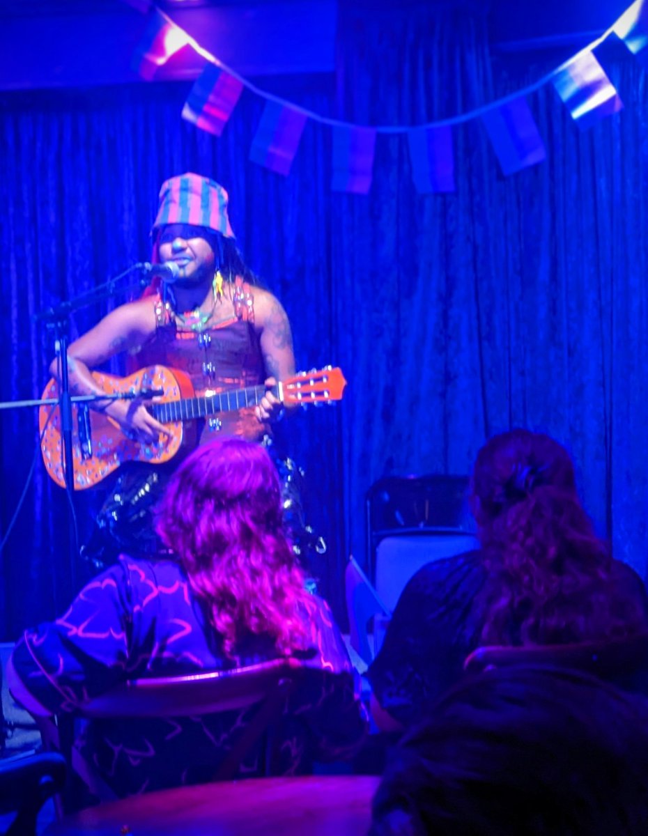 London Bi News tweet media