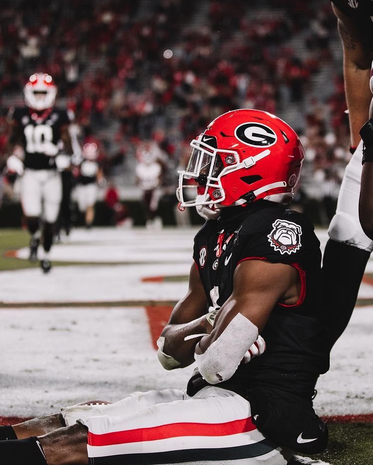 #AGTG I Am Extremely Blessed to Receive A(n) Offer From The University Of Georgia!! #GoDawgs ⚫️🔴 @CoachBmac_  @KirbySmartUGA @RecruitLangston @LingoBingo_TSP @williamsdo