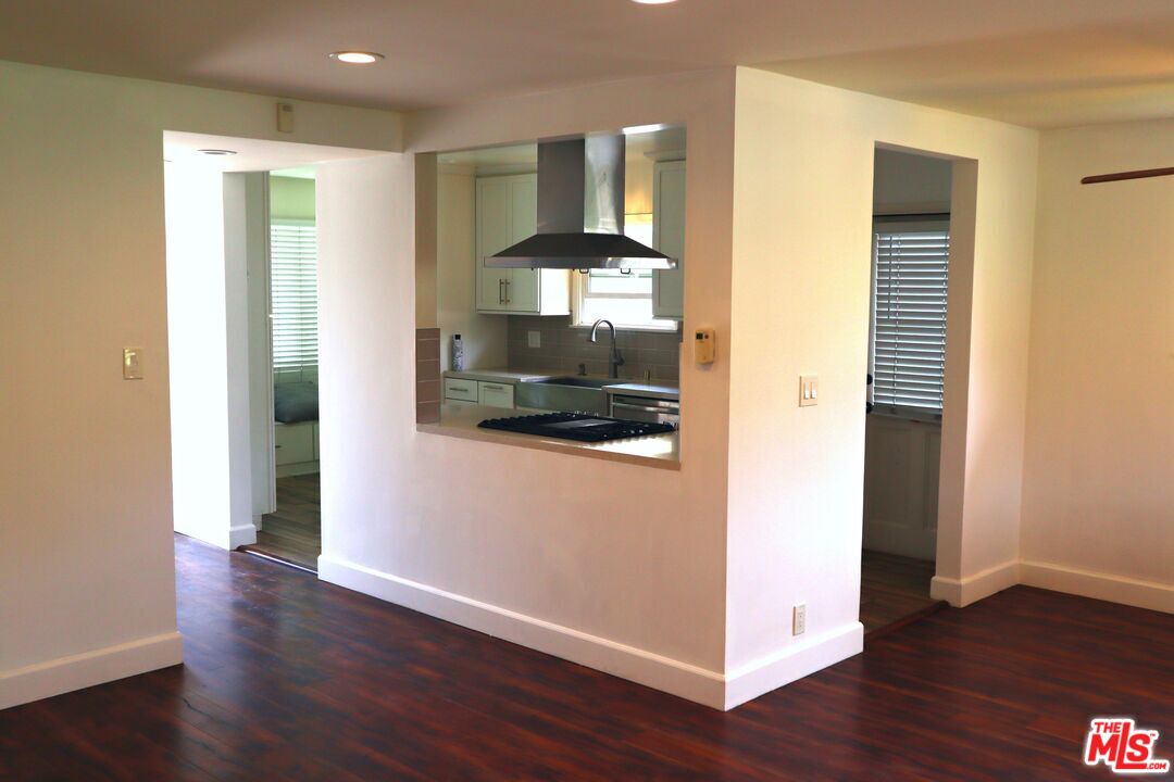 PreshaProps's tweet photo. Updated home with open floor plan, convenient location, and pet-friendly.

OPEN HOUSE this Saturday, 06/24 from 11 AM - 2 PM
Call, text, or email with any questions or to schedule a private showing!
Miles Presha / 323.559.9362 / Miles@PreshaProperties.com
#RealEstate #SouthLA https://t.co/dfObnwWcKu