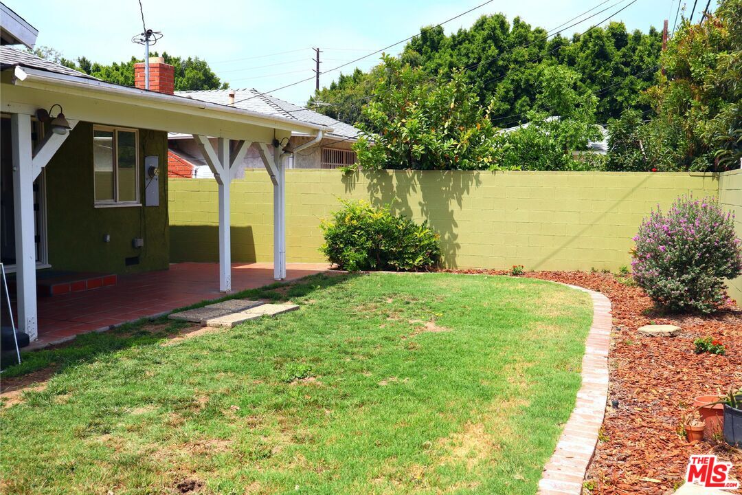 PreshaProps's tweet photo. Updated home with open floor plan, convenient location, and pet-friendly.

OPEN HOUSE this Saturday, 06/24 from 11 AM - 2 PM
Call, text, or email with any questions or to schedule a private showing!
Miles Presha / 323.559.9362 / Miles@PreshaProperties.com
#RealEstate #SouthLA https://t.co/dfObnwWcKu