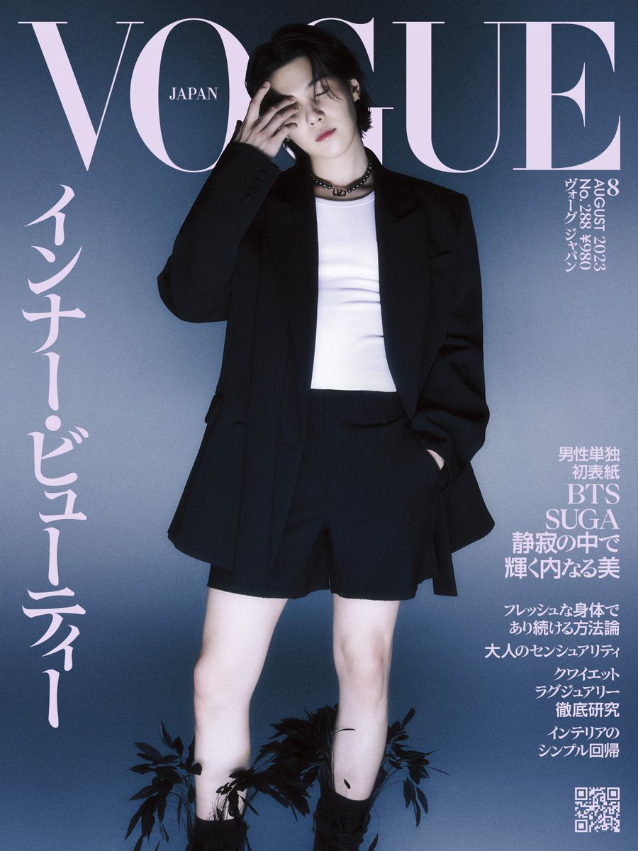 #SUGA 静寂の中で輝く内なる美。『VOGUE JAPAN』8月号の表紙を公開💜
SUGA's 'INNER SPACE'. Take a look at the cover of VOGUE JAPAN's August issue!  

詳細と予約はこちら。 vogue.co.jp/article/2023-a… 

#SUGAxVOGUEJAPAN #BTS @bts_bighit @BTS_jp_official  

Photographer: Won Tae Go
Styling:…