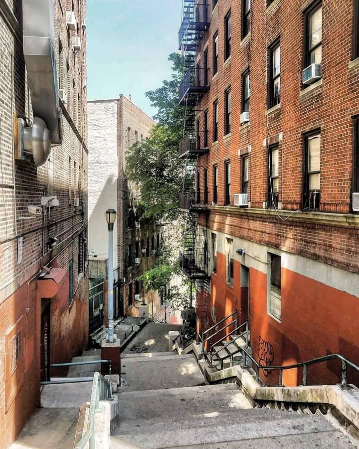 Rochdalian's tweet photo. Looking down the West 168th Street #Stepstreet in #Highbridge, #the_Bronx. https://t.co/6fwtm9sXT7