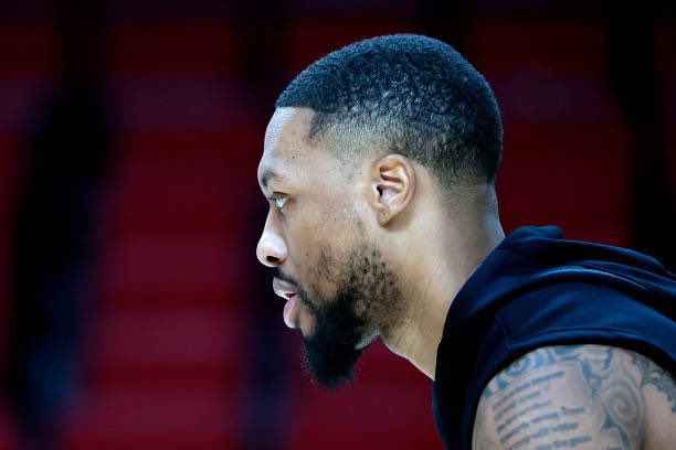 Damian Lillard wants to give the Blazers more time to build a contender and will take the next week to think about his future, per Shams 

(h/t @flasportsbuzz )