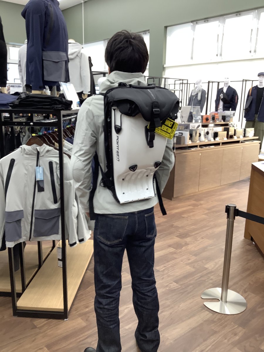 ricoland_kofu's tweet photo. 人と荷物の両方を護る最高レベルのバックPoint65 

BOBLBEE 25L GTX 入荷しました。！！

#Point65 #BOBLBEE #バッグ #バイク #デザイン #ボブルビー #ライコランド #甲府 #山梨 #バイク乗りと繋がりたい #バイクのある生活 https://t.co/70xX90zsAM