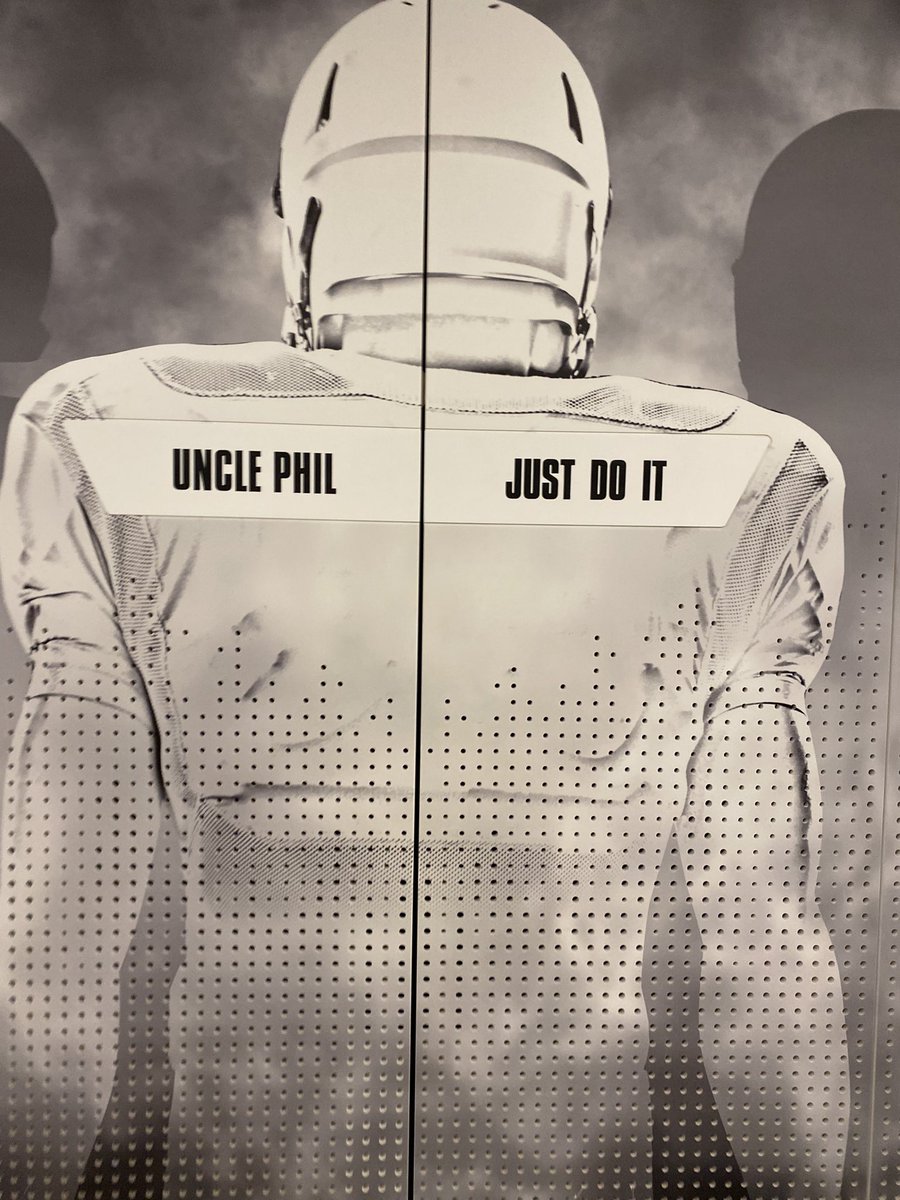 Rapibechill's tweet photo. Oregon camp, Had to represent the eagle nation🦅🏈#ikemob #JustDoIt https://t.co/NOTOAvOnQh