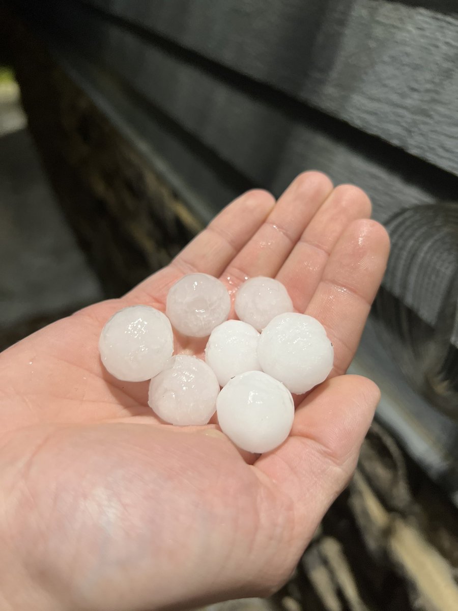 TubeFirstTube's tweet image. From last night’s hail storm in Lakewood/Green Mountain area, near Red Rocks Amphitheater. 
#coloradohail #coloradoweather #denverhail #RedRocksCO