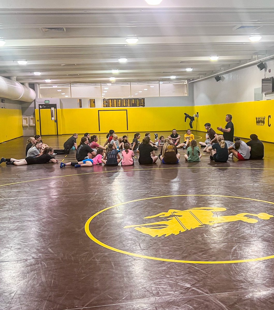 PrairieHeels's tweet photo. More great learning at todayโs @WyoWrestle technique camp! Huge thanks to coach @Branch9497 @fordm99 and all the UW college wrestlers who are doing such an amazing job ๐ working with all these kids ๐
#wrestling #wyomingwrestling #uwwrestlingcamp #dothework #putinthetime https://t.co/gLOi6NFqdg