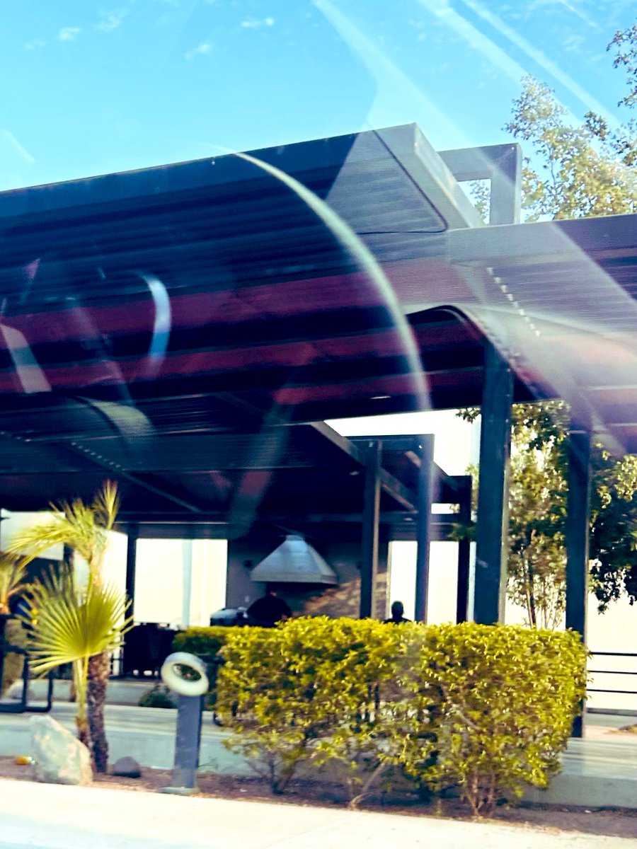 saratiznado's tweet image. Asi hoy #Hermosillo a eso de las 3 pm, lo #curado es que a las 6 pm bajo a 44 grados la temperatura y vi unos morros preparando el carbón para la #CarnitaAsada  🫣 (foto 2 es la evidencia).
*Quien tenga miedo de morir, que no nazca* @acosta_montiel