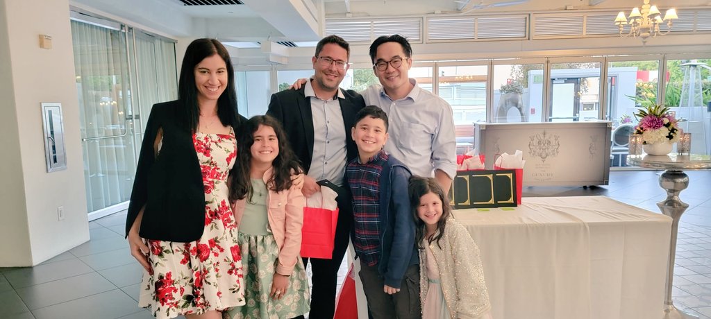 NatanzonSharon's tweet photo. Thank you @CedarsSinai&amp; @SmidtHeart for a great ceremony. Emotional speech by Alan Kwan. I'm glad the kids can be proud of their dad. Couldn't make it without my wife @NatanzonShirly and my cofellows. @kaveh_med @napjak @AnnaKateBarton @Bgheyath @k_kuronuma and Donghee Han. https://t.co/o2ir2xw2De