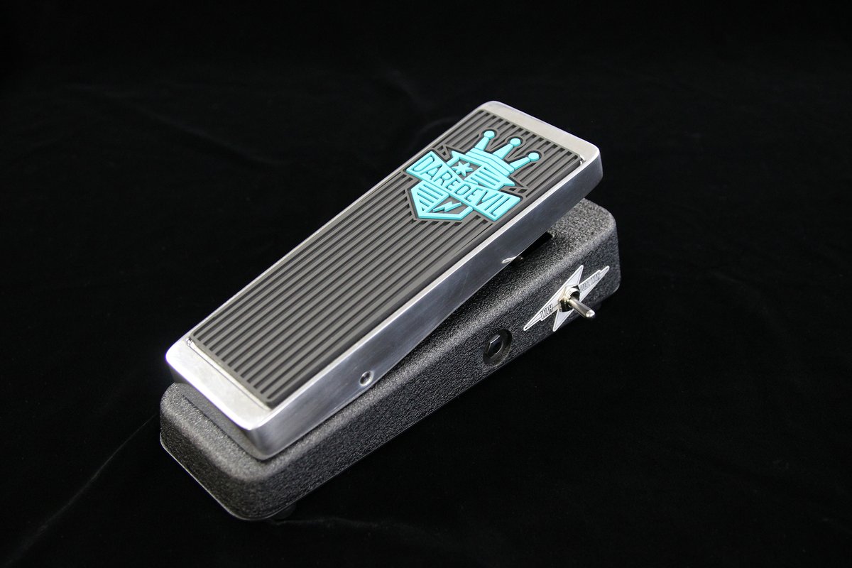 moridaira_mi's tweet photo. CRY BABY新製品
DD95FW Daredevil Fuzz Wah
https://t.co/Q7nPk85CH6
デアデビルペダルとのコラボレーションによるファズワウペダルが登場🎸
Cry Babyの甘く表情豊かなサウンドにアグレッシブなトーンのファズを融合させたワウペダルです。
7月上旬発売予定 https://t.co/gG7JqLLaqu