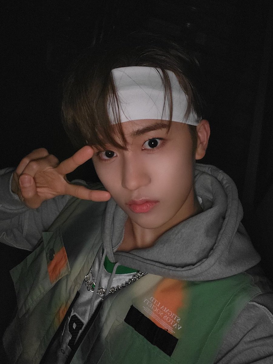 [#준우]
여러분~맨날 맨날 보고 싶은걸 어쩌죠??😢 오늘도 파이팅 하시구. 또 보고 싶어용!!!!😊😊

#루네이트 #LUN8 #쭈누