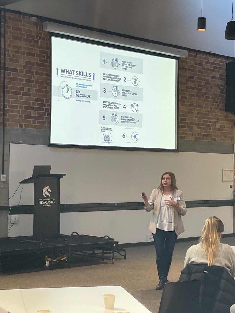 SarahValko's tweet image. Terrific talk from Simone Diamindis, Senior Product Manager @Boehringer
Great overview of the different sectors of the Pharma industry as well as stepping us through lots of great tips re. the industry recruitment process
#SBSPIndustryCareersDay