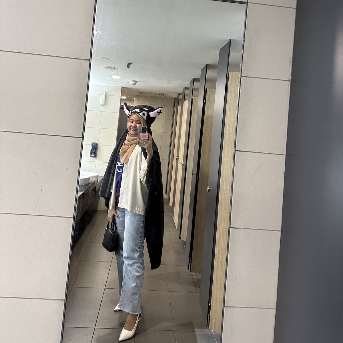 ninieysharlleys's tweet image. [WTS] {ASAP} LOL FANFEST DAY2

🎟️ D4 3500฿ ticket x 1
with 24:16 Group Photo Benefit

Price : RM 590
Payment via Malaysian Bank / Wise only

DM me if keen. Selling my ticket because I cannot make it on the concert day 😭

#LOLFanFest2023 #LOVEOUTLOUDFANFEST2023 #LOVOLUTION