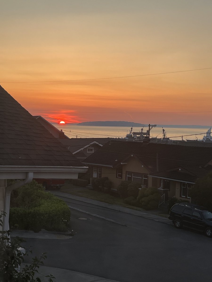 View from Laura’s room tonight💙 #twinpeaks #palmerhouse