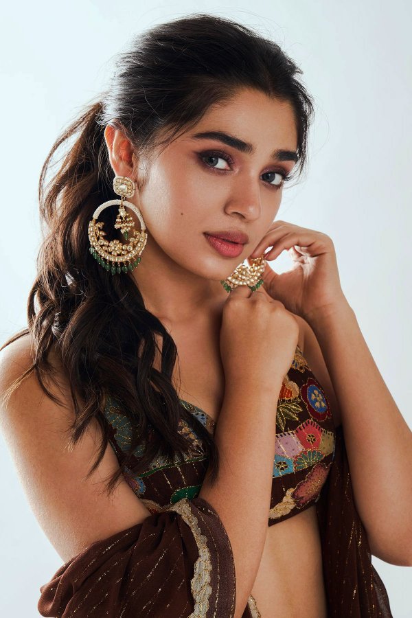 FzR6nctaYAAZF-S?format=jpg&name=900x900