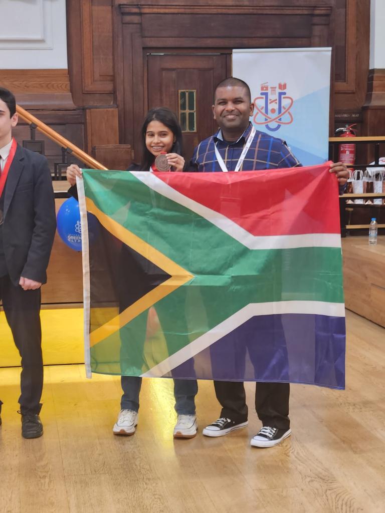 Bu yıl 41 ülkeden 356 başarılı öğrencinin katıldığı İngiltere’nin başkenti Londra’da düzenlenen Uluslararası Greenwich Olimpiyatı’nda (IGO2023), Güney Afrika’da bulunan Star Kolejleri 1 altın, 2 gümüş ve 1 bronz madalya ile birlikte 2 mansiyon ödülü alarak büyük bir başarıya imza…