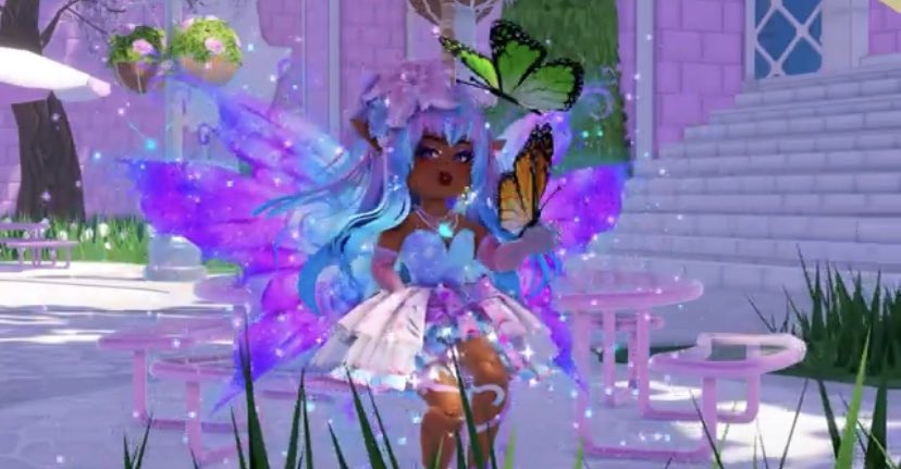 The new Royale High campus brought new magic back to the game. I love how  they kept some of the Winx/Enchantix High vibes alive : r/RoyaleHigh_Roblox