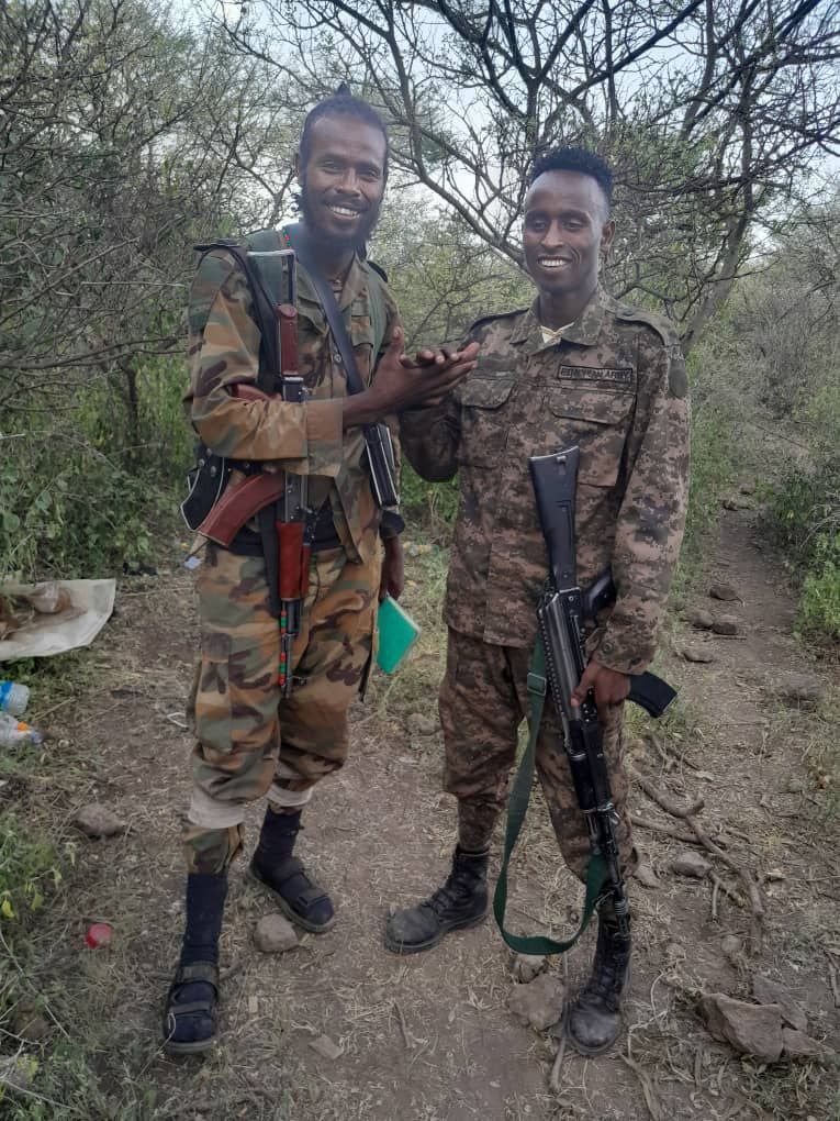 GarbiiB's tweet image. 𝘼𝙣𝙖𝙖 𝘿𝙝𝙪𝙛𝙪𝙪

Miseensotni raayyaa ittisa impaayerattii kun 1 godinaa arsii lixaa Aanaa Heebaan Arsii ganda Sadee Sadiin jedhamu irraa meeshaa AKM 1, rasasa 150 fudhaachuun WBO Cibraa Jaal Nadhii Gammadaa bira ga'ee jira.