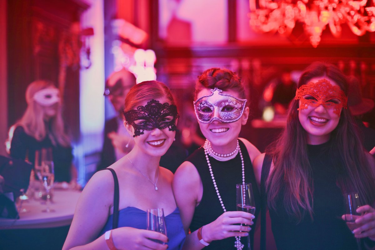 AMSPromo's tweet photo. Event Planning: Tips and Tricks to Host a Killer Event
Hosting an event that leaves a lasting impression is no walk in the park. Where will you have it? Does Karen from accounts score an invite? And how many canapes is too many?
Read the full article here: https://t.co/hMyLZTWtxu https://t.co/VAjCh3XruD