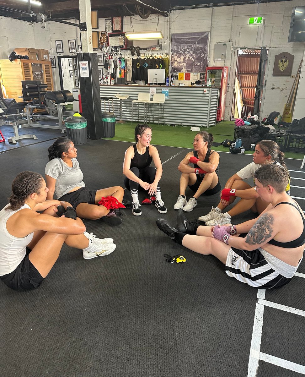 Community. Camaraderie. Team.  💥🥊⁠
They are each other's biggest fans! ☝🏼⁠
WOMEN'S BOXING CLASS⁠
Saturdays @ 9am⁠
All are welcome!⁠
#boxing #team #womensboxing #femaleboxing #empoweringwomen #boxingtraining #boxingteam #training