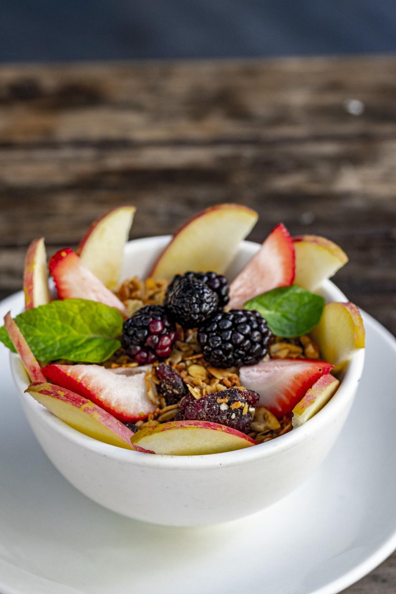 breadlounge's tweet image. House Made Granola &amp;amp; Yogurt ... 👏 #foodlover #goodeats #foodgawker