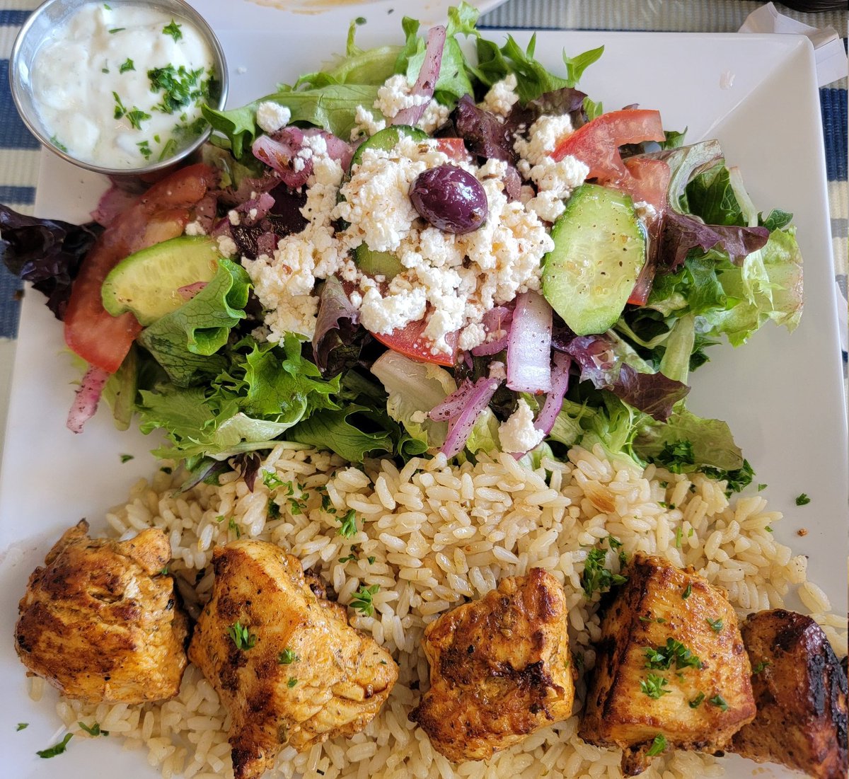 jcae2008's tweet photo. Lunch Vibes...
Such a delicious dish ❤️
#PostForPencils #SummerVibes #IDidntCook https://t.co/d9hnxZxdhV