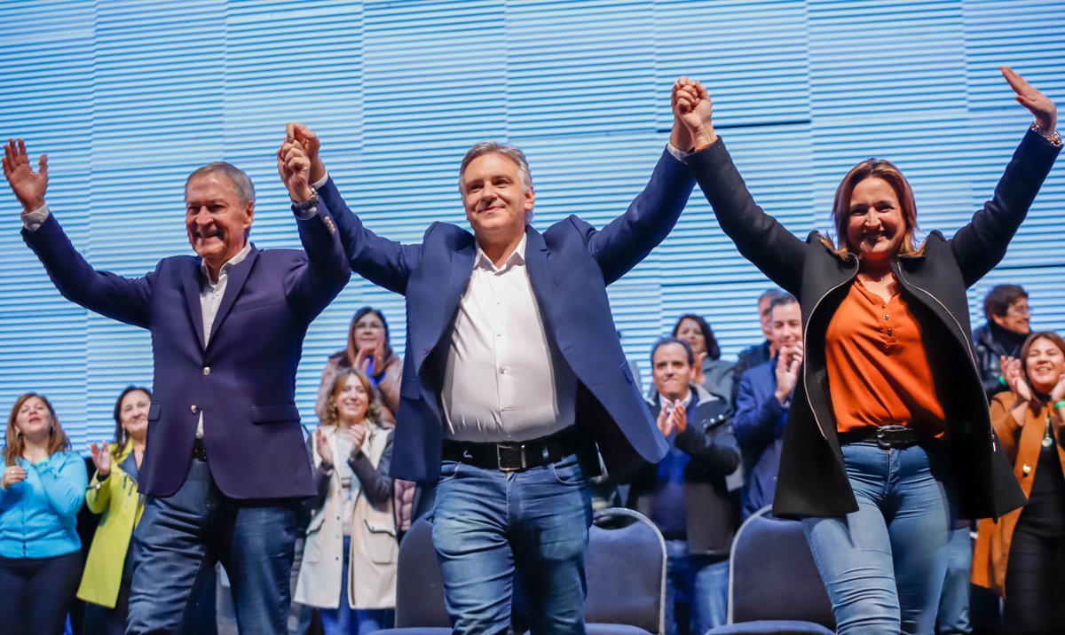 Como gobernador de esta provincia me siento orgulloso de la gestión de <a href="/MartinLlaryora/">Martín Llaryora</a> y de <a href="/myriprunotto/">Myrian Prunotto</a>. Eso es lo que necesitan los cordobeses, que los gobierne alguien que tenga la capacidad para seguir progresando, #Córdoba debe avanzar hacia el futuro y no volver al pasado.
