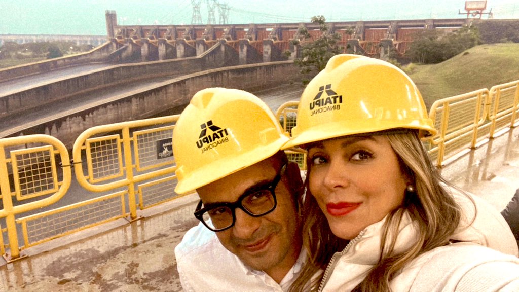 Mercede67808200's tweet photo. ITAIPU- Sonido de Rocas- en el idioma Guaraní. Una represa construida sobre el río Paraná  en el año 78, que hasta la  fecha provee electricidad para Brasil y Paraguay.  Impresionante.  @fbernate https://t.co/MAwpDIkape