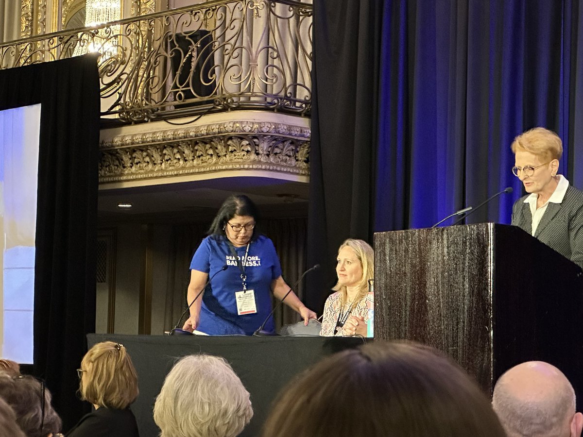 HannahLittle's tweet photo. School librarians represent at the RALLY FOR THE RIGHT TO READ Uniting for Libraries &amp; Intellectual Freedom
June 22, 2023 ALA Annual Conference &amp; Exhibition @ALALibrary @aasl #ALAAC23 @becalzada @abmack33 https://t.co/DeGssyJEzr