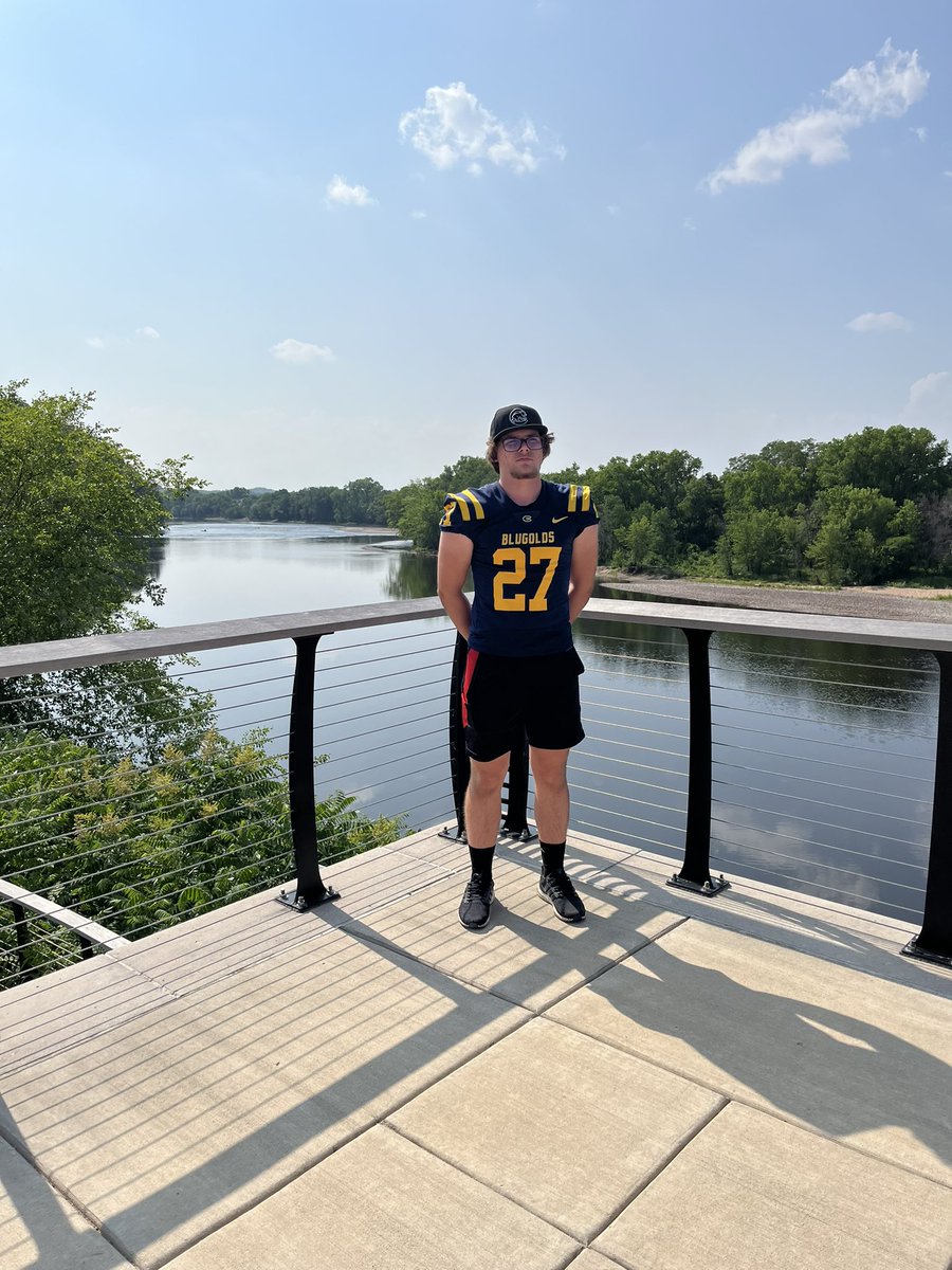 Thanks <a href="/UWECFootball/">Blugold Football</a> and <a href="/HTsimouris/">Harrison Tsimouris</a> <a href="/CoachE_Blugolds/">Rob Erickson</a> for the visit had a great time meeting the coaching staff and seeing campus. <a href="/CoachBigPete/">Peter "Coach Big Pete" Leinweber</a> <a href="/Coach_B_Johnson/">Coach Johnson</a> <a href="/CoachGardnerOL/">Geoff Gardner</a> @HSFBscout  <a href="/EDGYTIM/">Timothy “EDGYTIM” OHalloran</a>