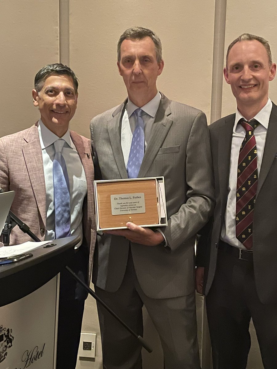 Dr. Wheatcroft and Dr. Papia on the unwavering support and leadership that <a href="/TL_Forbes/">Thomas Forbes</a> has given to the <a href="/UofTVascular/">UofT Vascular Surgery</a> division as chair over the last decade. Lucky to have you as a leader to look up to.