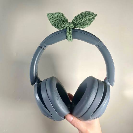 I WANT HEADPHONES ONLY FOR THE LITTLE CROCHET PLANT