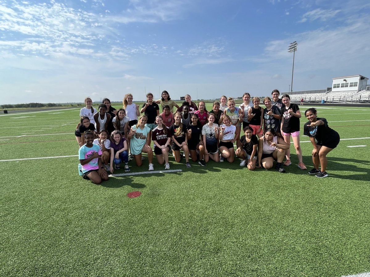 SAC Week 3 Done! “The only thing you deserve is what you work to earn” 
Proud of these kids putting in the time and work this week! Dedication…💪🏼
#WeAreGR @GRHSgirlxctrack @GRHS_Longhorns @pinkpatterson