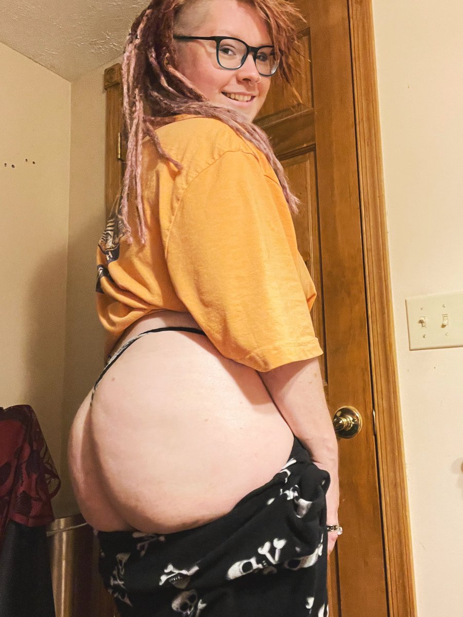 TheMandyMayhem's tweet photo. Full moon, anyone? https://t.co/NHIB6v3MYp