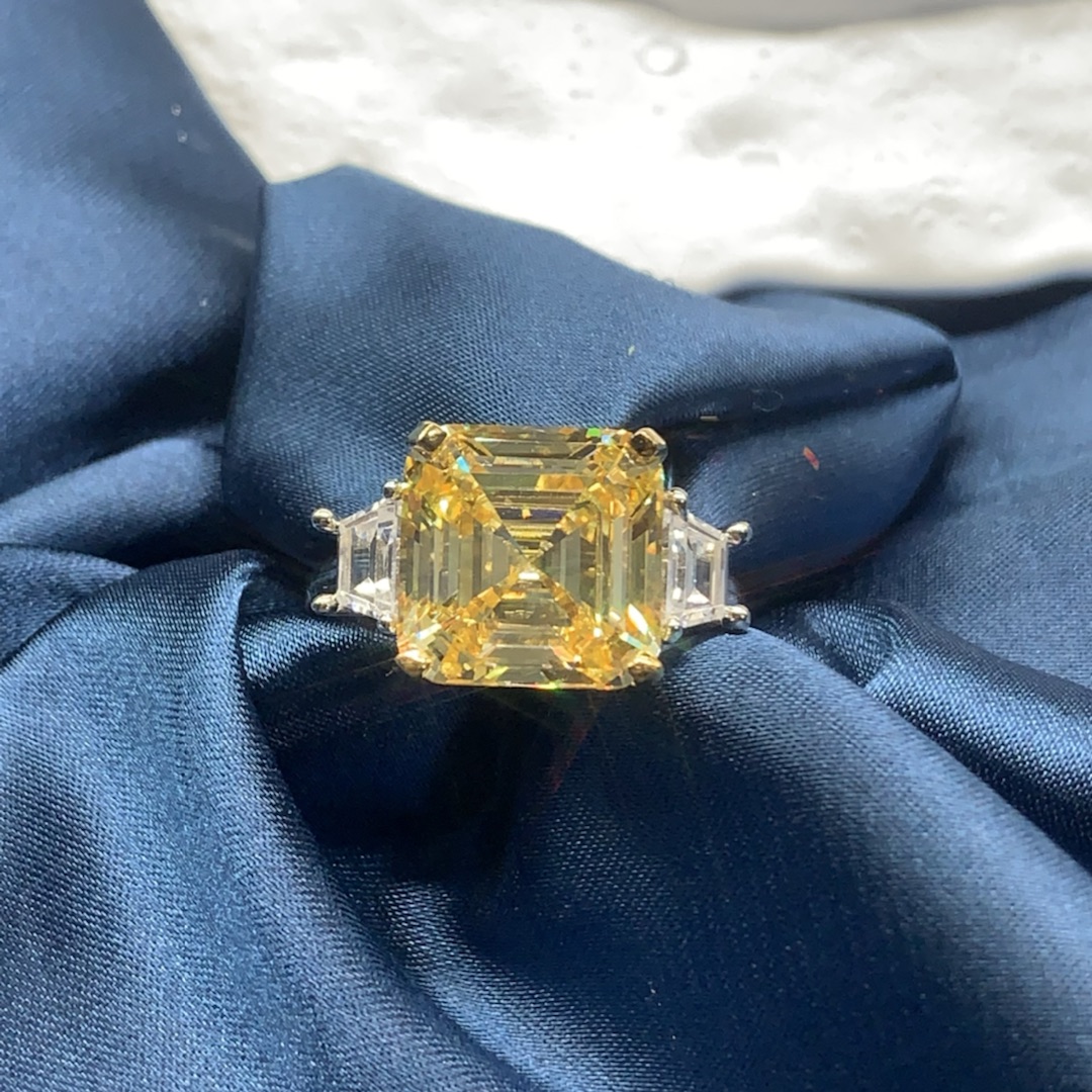 Buy 14ct Three-stone Asscher Cut Yellow Sapphire Engagement Ring at #sayablingjewelry
Shop here sayabling.com/23ct-three-sto…

#jewelry #silverjewelry #handmadejewelry #finejewelry #ring #silverring #engagementring #yellowsapphire #threestonering #giftsforher #giftsforwife #giftsformom