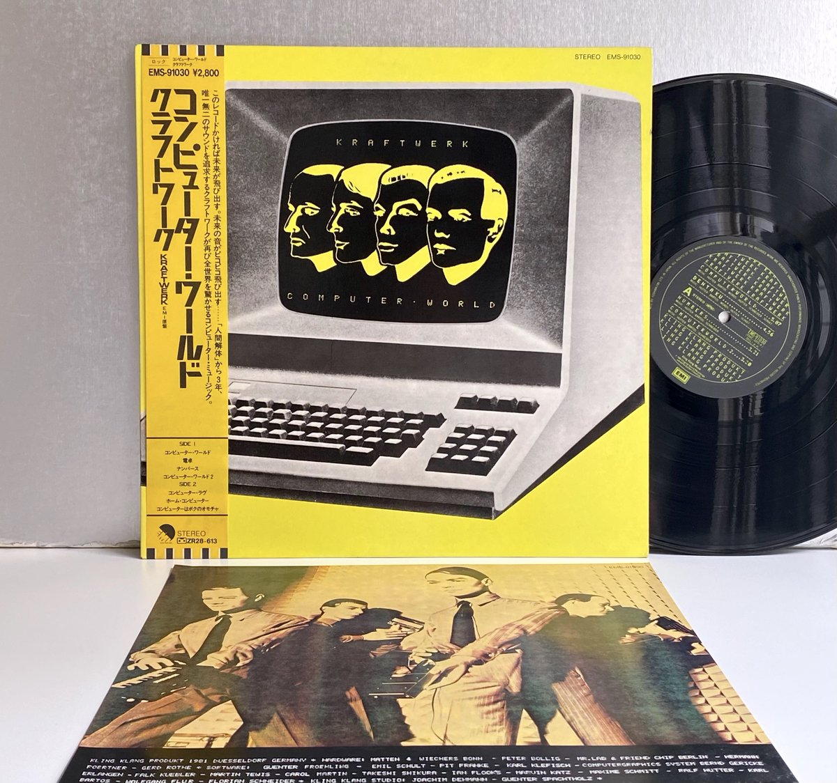 クラフトワーク
『コンピューター・ワールド』ＬＰ
1981 Japan
EMI，EMS-91030

#クラフトワーク #Kraftwerk #RalfHütter #FlorianSchneider #KarlBartos #FlorianSchneider #KlingKlang #electro #synthpop #technopop #krautrock #80smusic #vinylrecords #レコード💿🎶🤖💛