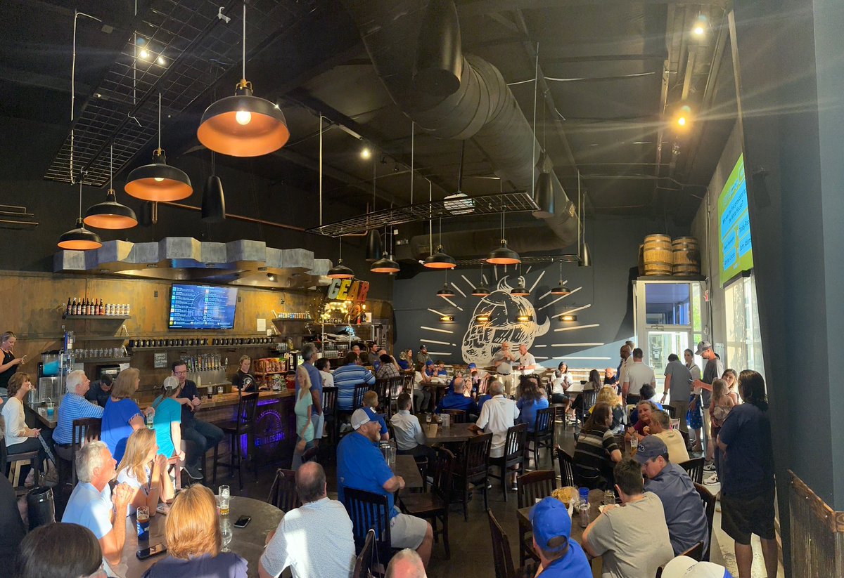 MemphisBaseball's tweet photo. 🗣️ Coach Riser talking to a packed house at @Meddlesomebrew_!

#GoTigersGo | @MattRiser17 https://t.co/HIMGz82s5U