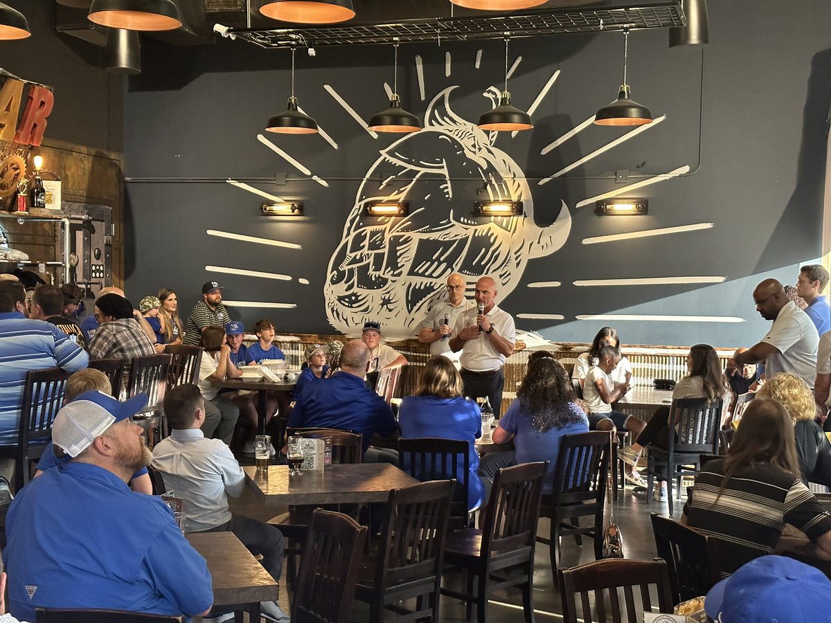 MemphisBaseball's tweet photo. 🗣️ Coach Riser talking to a packed house at @Meddlesomebrew_!

#GoTigersGo | @MattRiser17 https://t.co/HIMGz82s5U