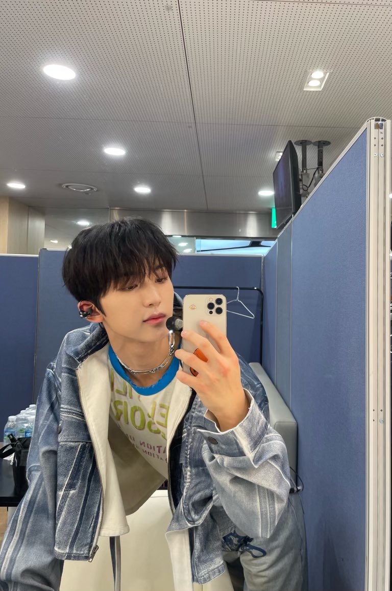 <a href="/TNX_twt/">TNX</a> 📝 #TRAD | Atualização do Hwi:

"Faz algum tempoㅑㅑ"

#은휘 #HWI
